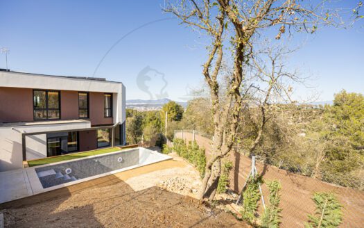 Construction unique de maisons éco-efficaces à Collserola.