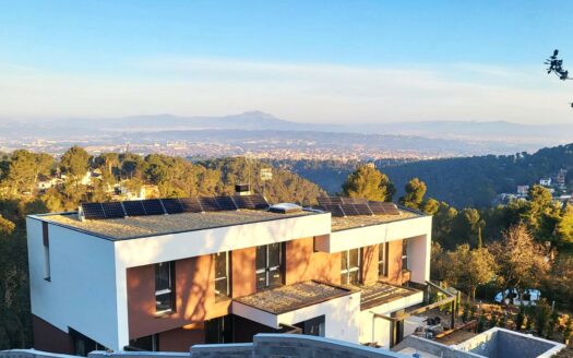 Construction unique de maisons éco-efficaces à Collserola.