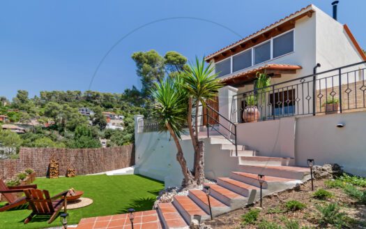 Casa unifamiliar recién reformada en La Floresta.
