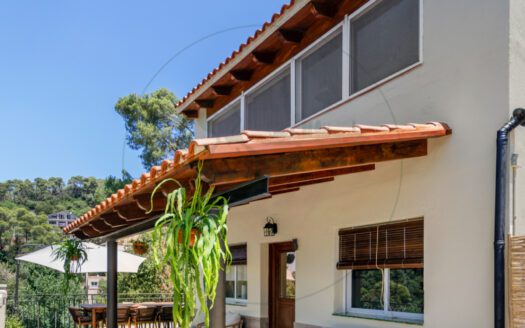 Casa unifamiliar recién reformada en La Floresta.