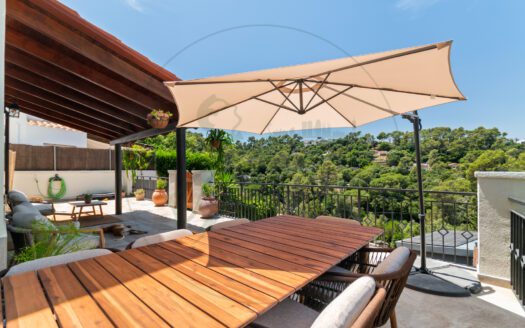 Casa unifamiliar recién reformada en La Floresta.