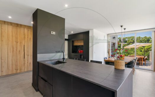 Casa unifamiliar recién reformada en La Floresta.