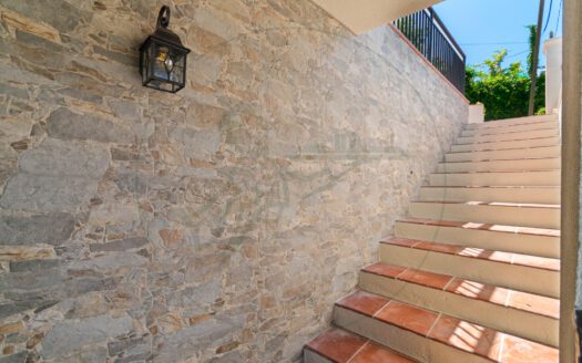 Casa unifamiliar recién reformada en La Floresta.