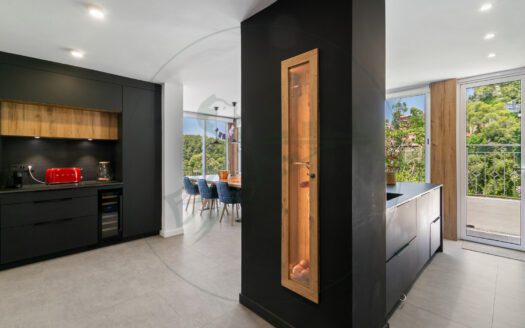 Casa unifamiliar recién reformada en La Floresta.