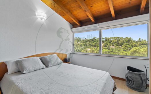 Casa unifamiliar recién reformada en La Floresta.