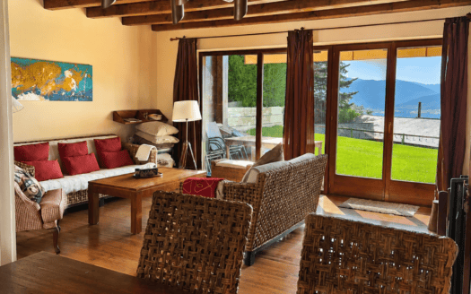 Casa de estilo Cerdanya en el vecindario de Cortàs