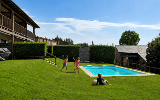 Casa de estilo Cerdanya en el vecindario de Cortàs
