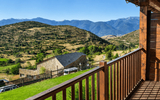 Casa de estilo Cerdanya en el vecindario de Cortàs