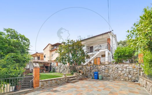 Presentamos en exclusiva esta vivienda unifamiliar en La Floresta, a solo 750 metros de la estación de tren de Valldoreix.