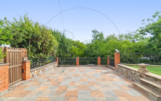 Presentamos en exclusiva esta vivienda unifamiliar en La Floresta, a solo 750 metros de la estación de tren de Valldoreix.