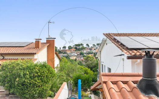 Presentamos en exclusiva esta vivienda unifamiliar en La Floresta, a solo 750 metros de la estación de tren de Valldoreix.