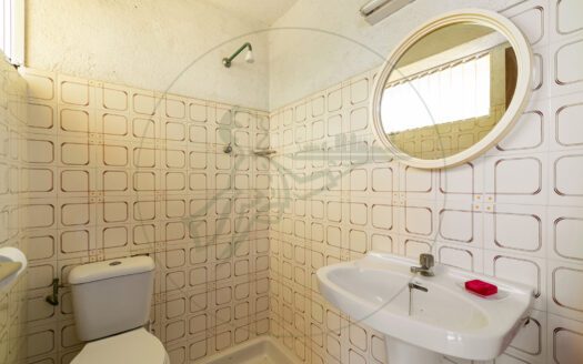 Presentamos en exclusiva esta vivienda unifamiliar en La Floresta, a solo 750 metros de la estación de tren de Valldoreix.