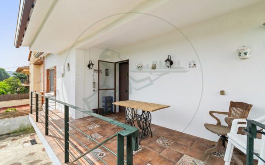 Presentamos en exclusiva esta vivienda unifamiliar en La Floresta, a solo 750 metros de la estación de tren de Valldoreix.