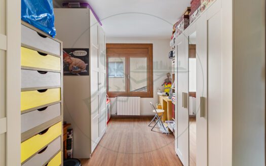 Presentamos en exclusiva esta vivienda unifamiliar en La Floresta, a solo 750 metros de la estación de tren de Valldoreix.