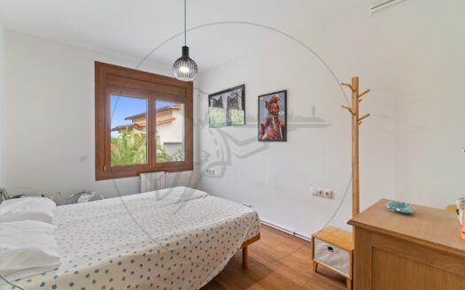 Presentamos en exclusiva esta vivienda unifamiliar en La Floresta, a solo 750 metros de la estación de tren de Valldoreix.