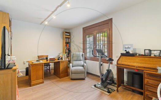 Presentamos en exclusiva esta vivienda unifamiliar en La Floresta, a solo 750 metros de la estación de tren de Valldoreix.