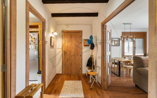 Presentamos en exclusiva esta vivienda unifamiliar en La Floresta, a solo 750 metros de la estación de tren de Valldoreix.