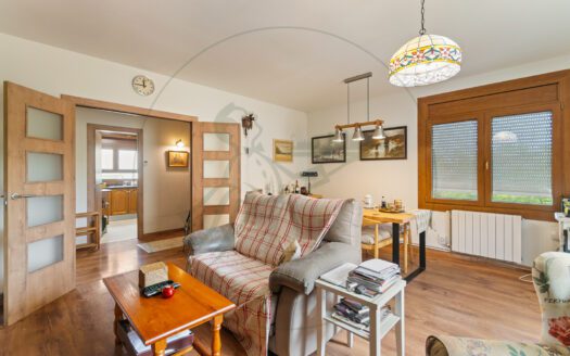 Presentamos en exclusiva esta vivienda unifamiliar en La Floresta, a solo 750 metros de la estación de tren de Valldoreix.