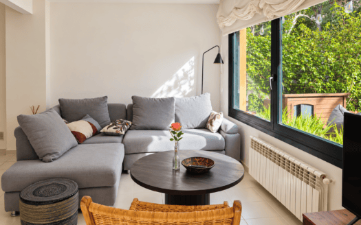 Loft amueblado con jardín privado y piscina en Valldoreix